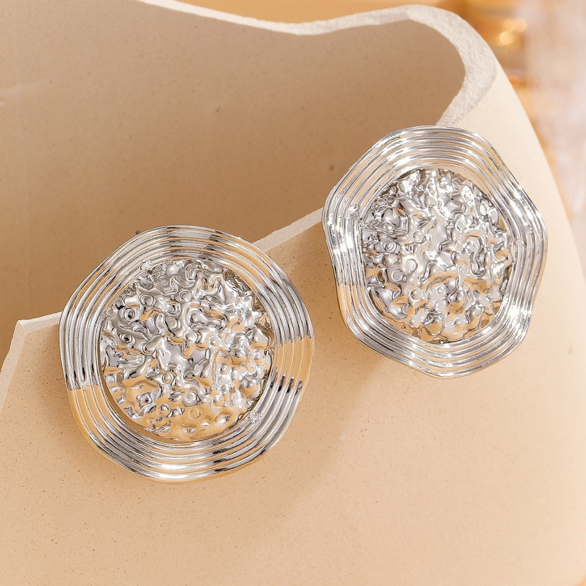✨Boucles d’Oreilles Rétro Dorées – Élégance Luxe & Chic Intemporel✨