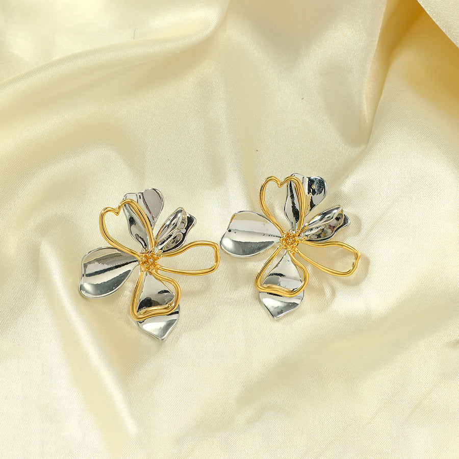 ✨Boucles d’oreilles vintage dorées en cuivre 18K – Fleur élégante✨