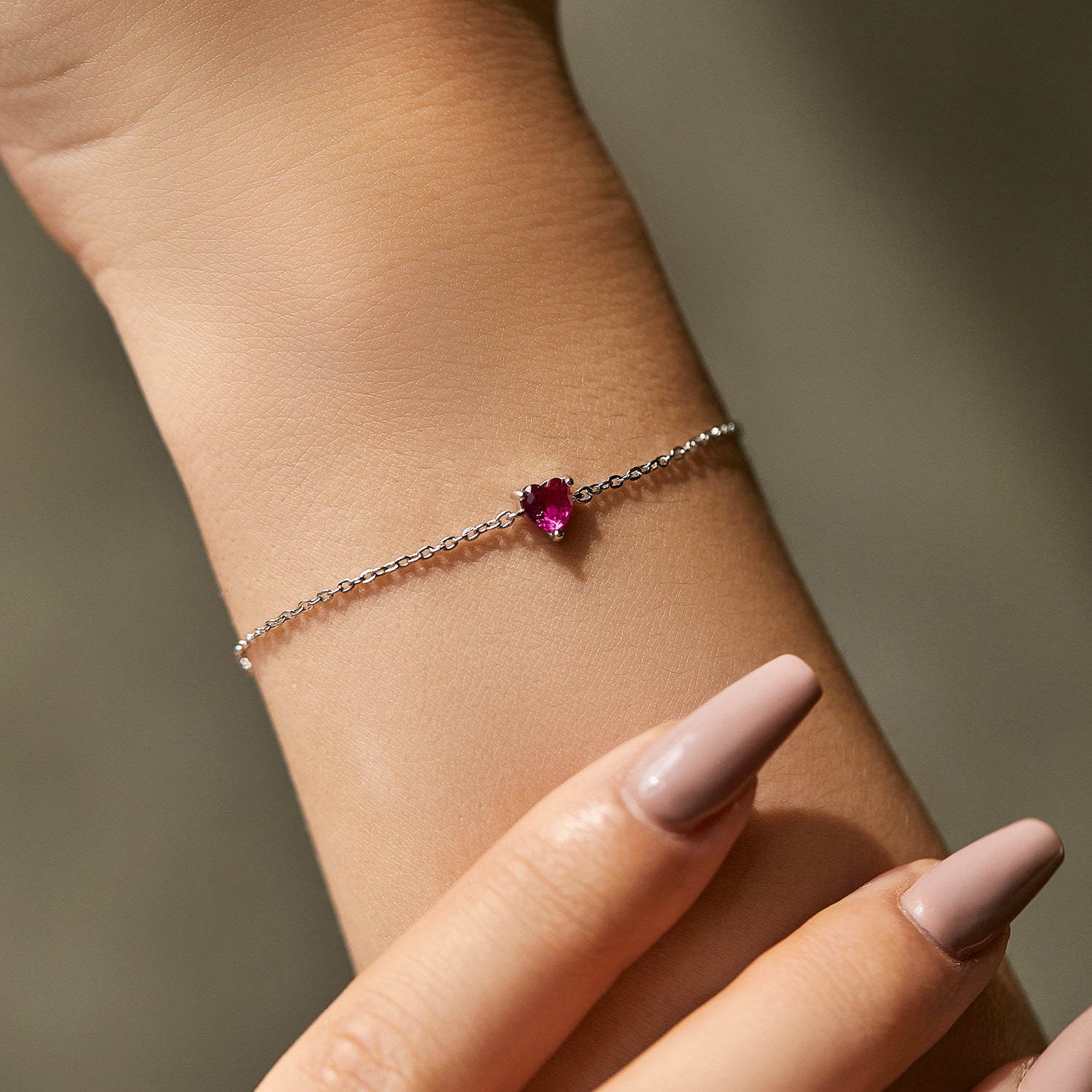 ✨Bracelet Femme Argent S925 avec Diamant Rouge en Forme de Cœur – Bijou Raffiné & Élégant✨