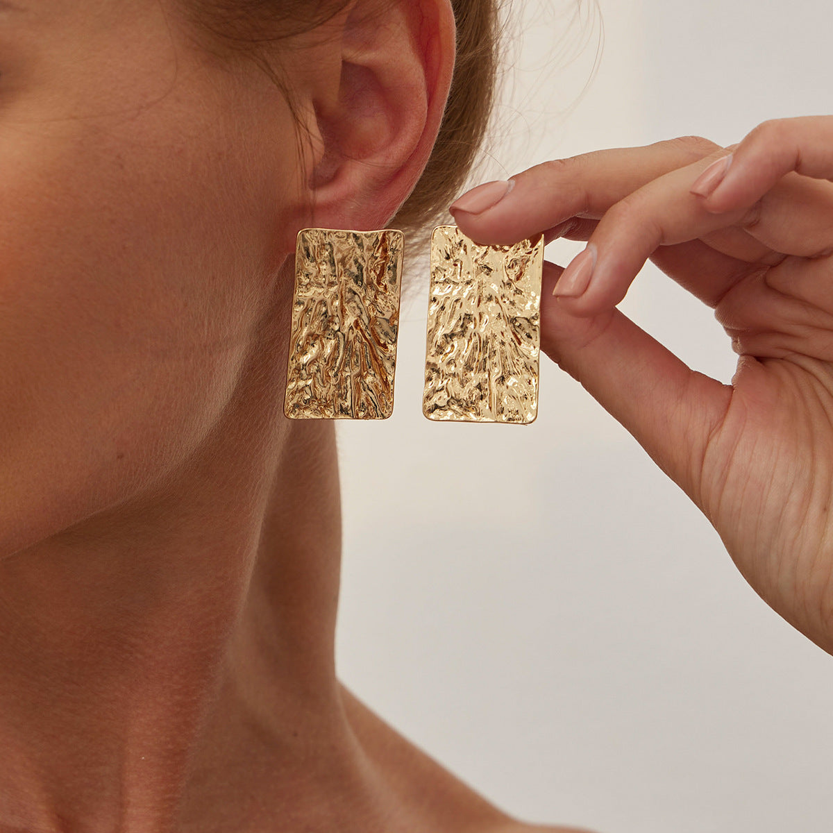✨ Boucles d’Oreilles Métal Liquide Fleur Plissée – Élégantes & Tendance ✨