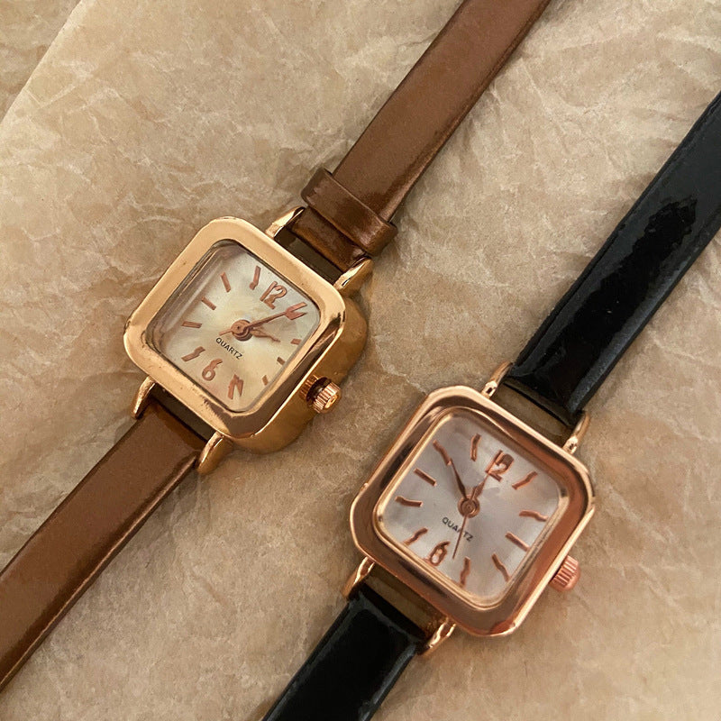 ✨ Montre Femme Élégante au Style Rétro – Bracelet Fin & Cadran Carré Chic