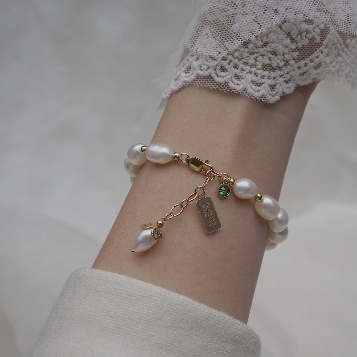 ✨ Bracelet Élégant en Perles & Zircon – Raffinement Intemporel ✨