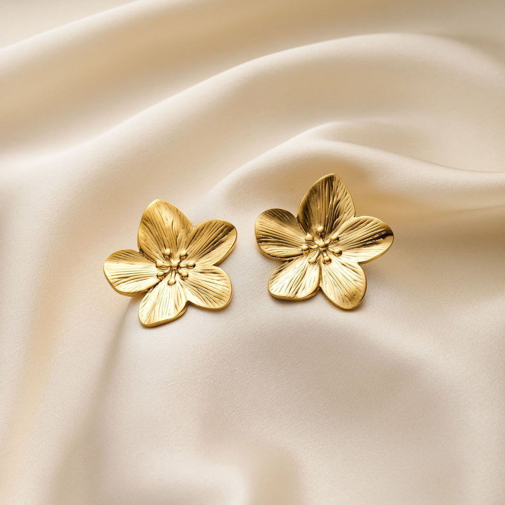 ✨Boucles d’oreilles fleur acier titane doré – élégance intemporelle✨