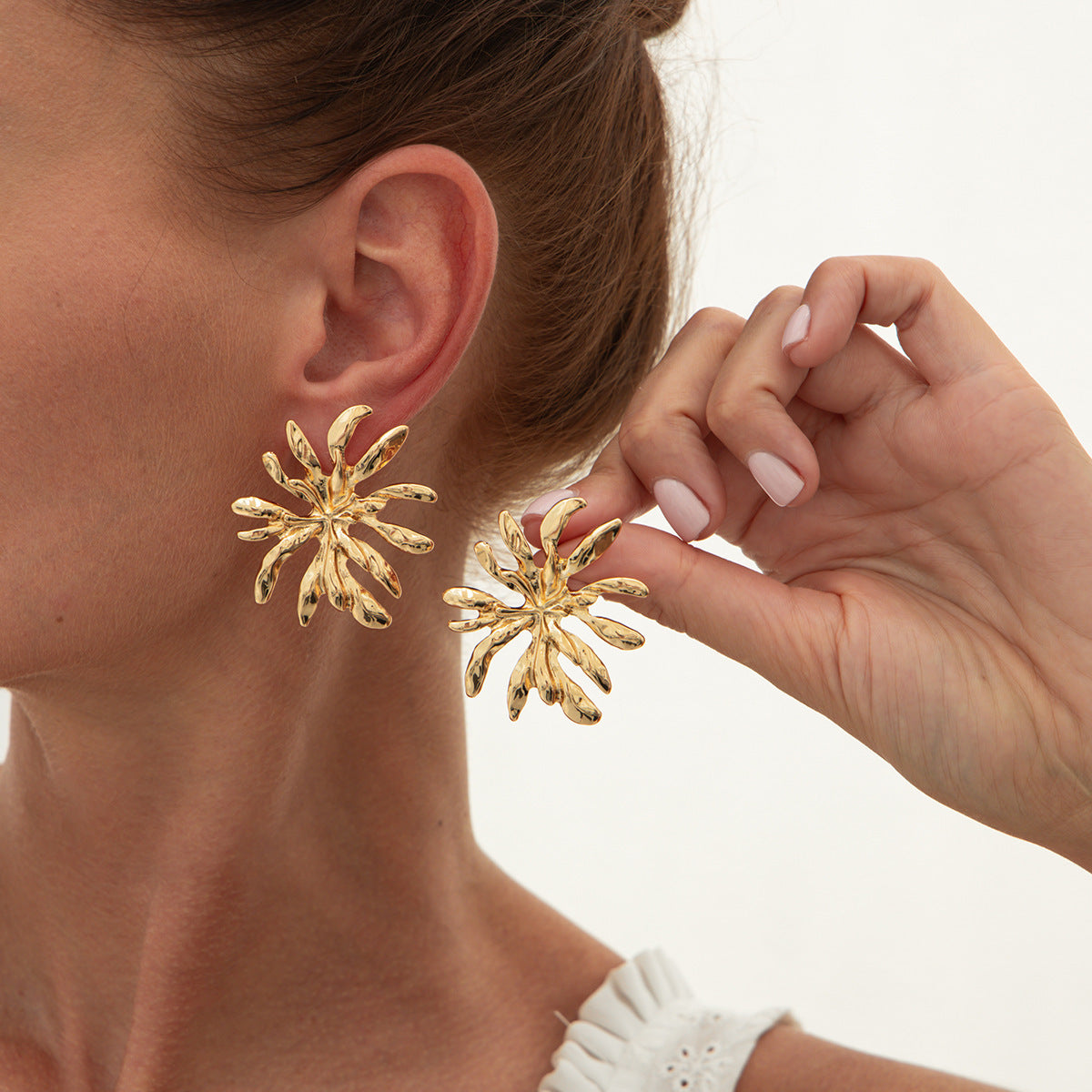 ✨ Boucles d’Oreilles Métal Liquide Fleur Plissée – Élégantes & Tendance ✨