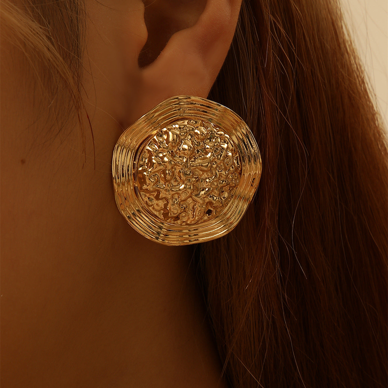 ✨Boucles d’Oreilles Rétro Dorées – Élégance Luxe & Chic Intemporel✨