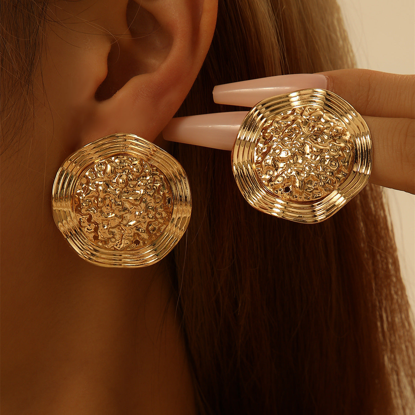✨Boucles d’Oreilles Rétro Dorées – Élégance Luxe & Chic Intemporel✨