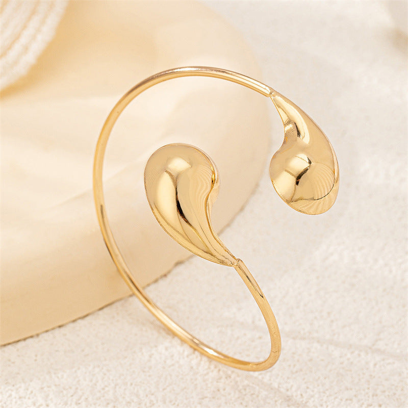 💧 Bracelet Élégance Goutte d’Eau – Plaqué Or