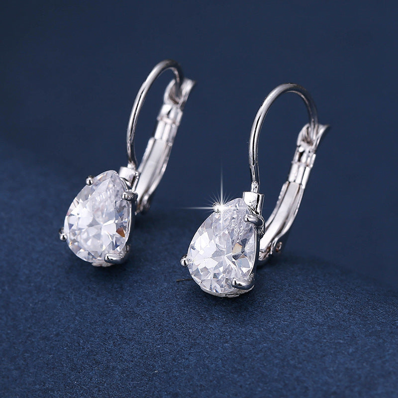 ✨ Boucles d’oreilles dorées goutte zircon – Élégance & éclat ✨