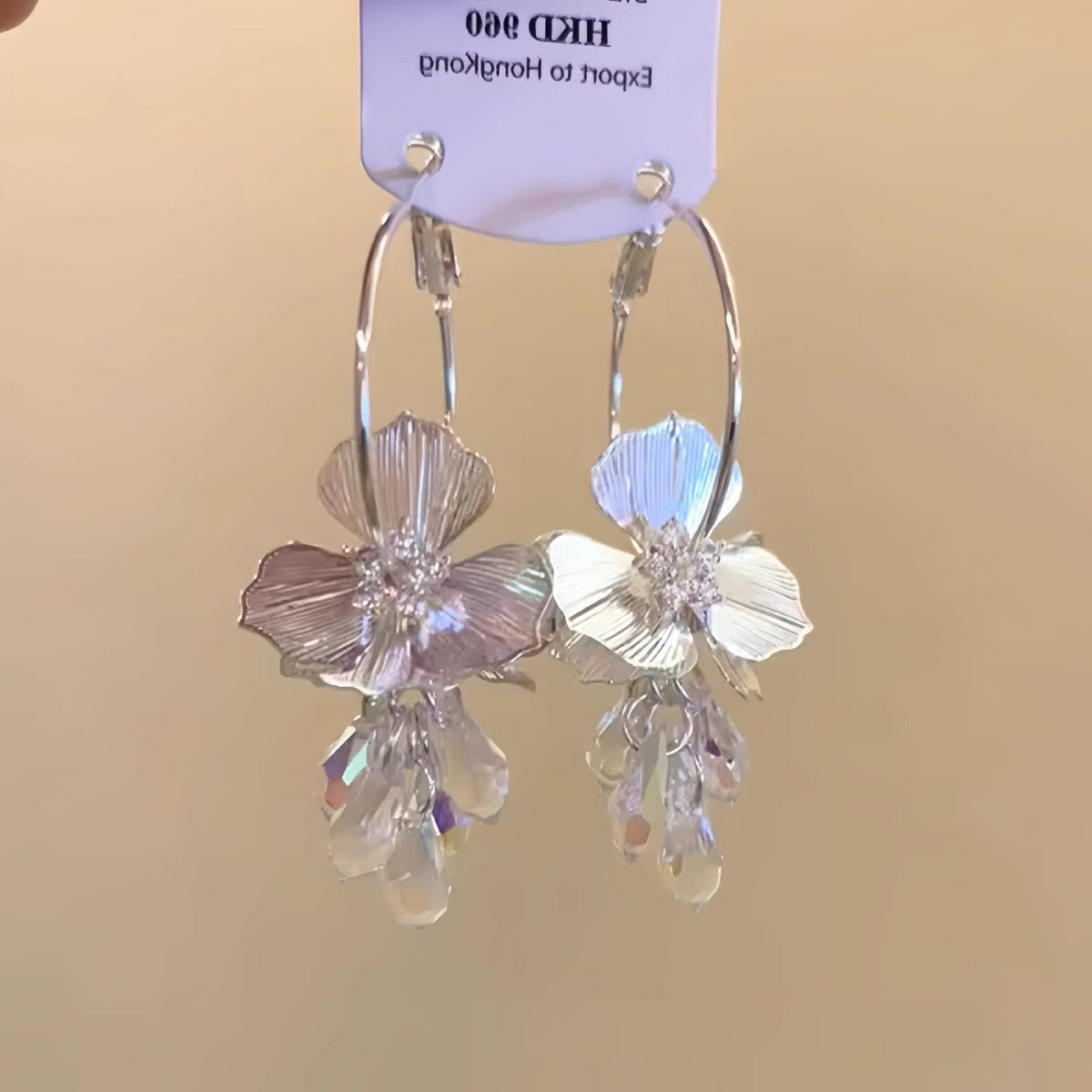 ✨ Boucles d’Oreilles Fleur Dorée & Goutte Cristal – Élégance Lumineuse