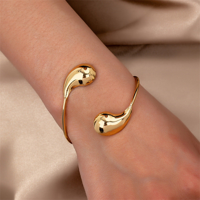 💧 Bracelet Élégance Goutte d’Eau – Plaqué Or