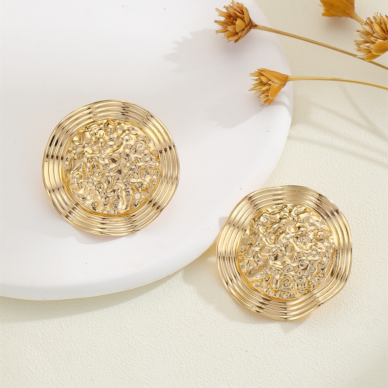 ✨Boucles d’Oreilles Rétro Dorées – Élégance Luxe & Chic Intemporel✨