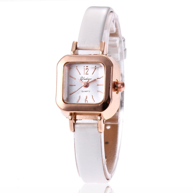 ✨ Montre Femme Élégante au Style Rétro – Bracelet Fin & Cadran Carré Chic