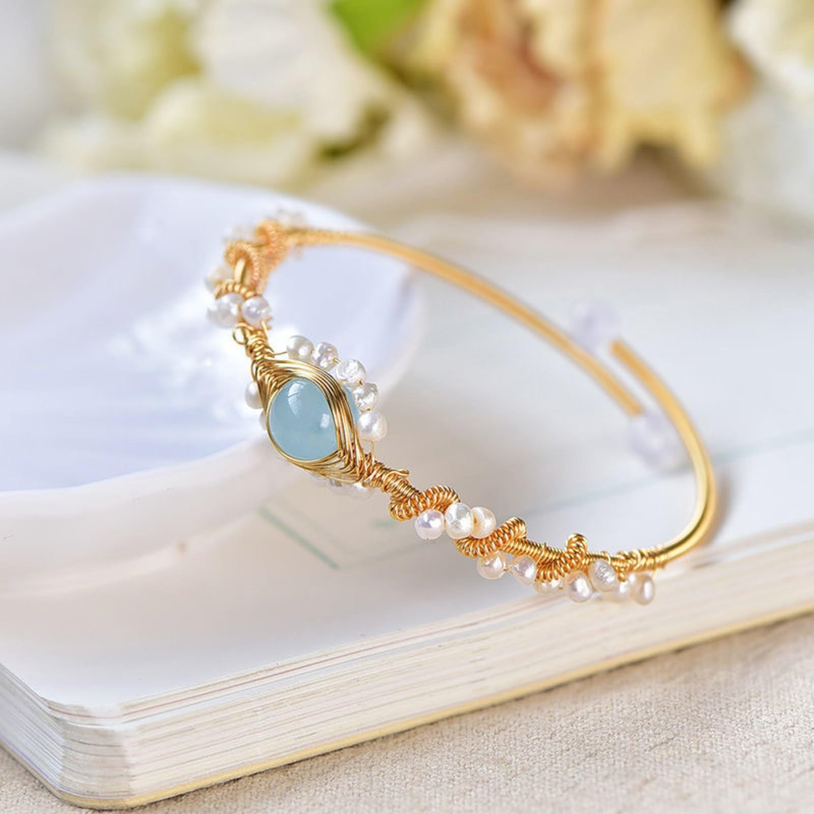 ✨ Bracelet Vintage Perles & Dorure – Élégance Intemporelle ✨