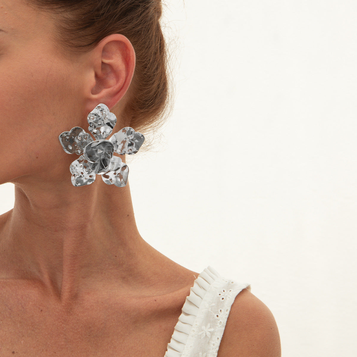 ✨ Boucles d’Oreilles Métal Liquide Fleur Plissée – Élégantes & Tendance ✨