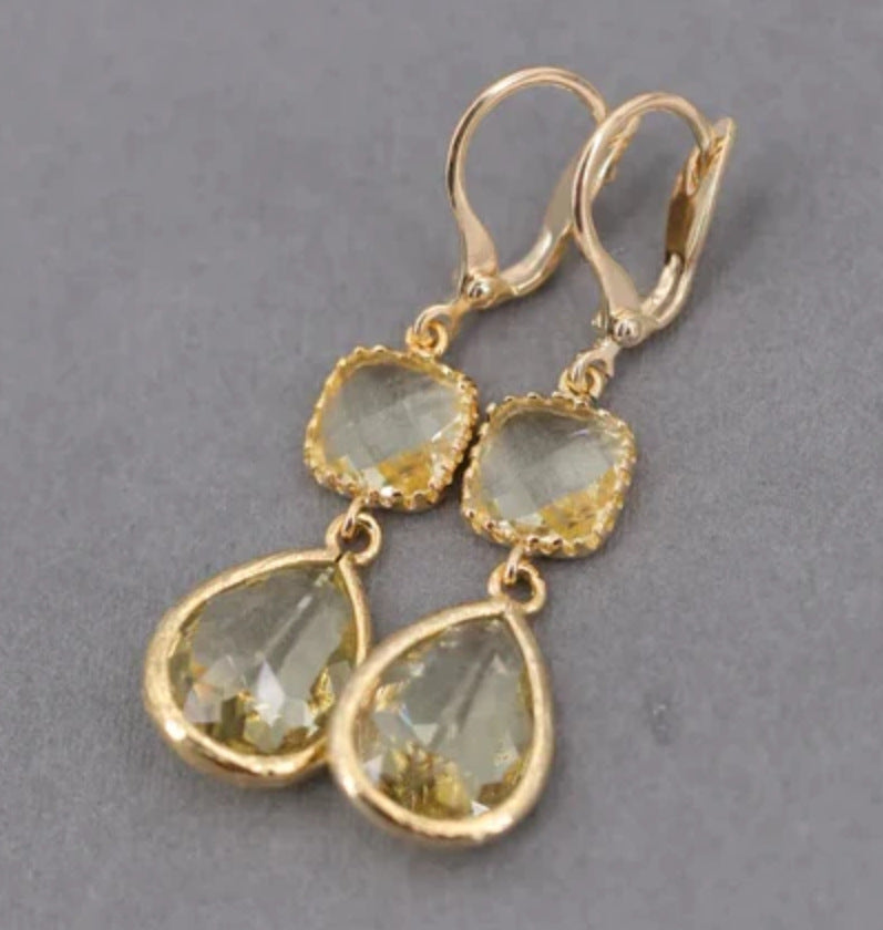 ✨ Boucles d’Oreilles Pendantes Cristal – Élégance Rétro & Goutte Scintillante