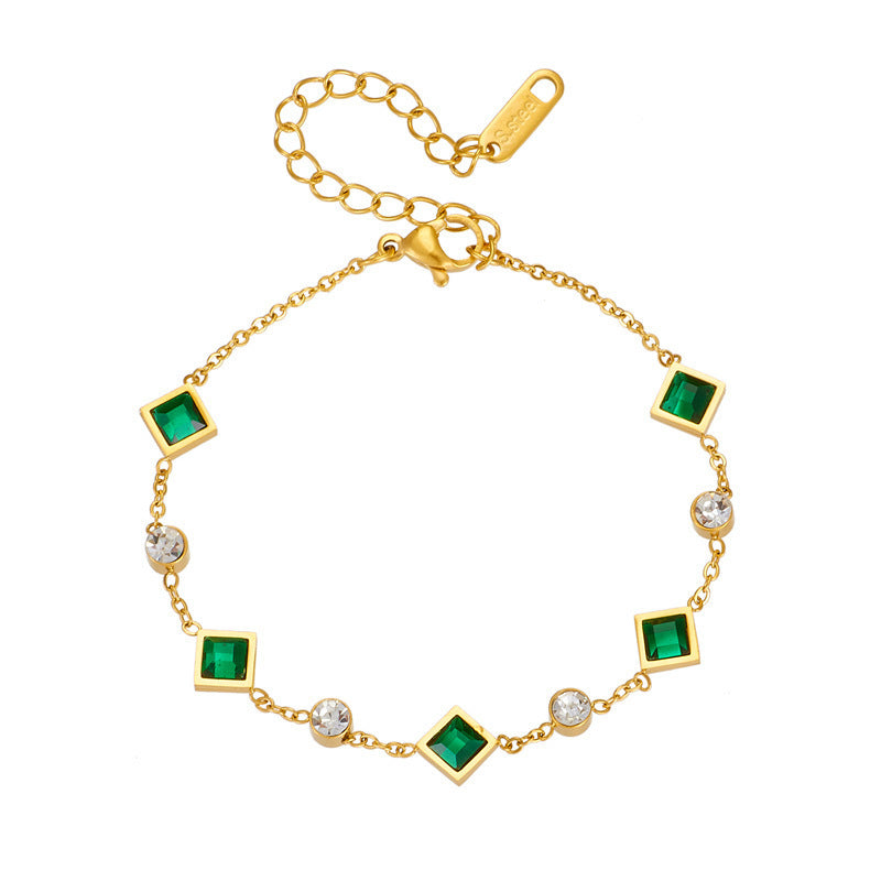 ✨ Bracelet plaqué or acier titane – Émeraudes carrées & strass – Élégance raffinée ✨