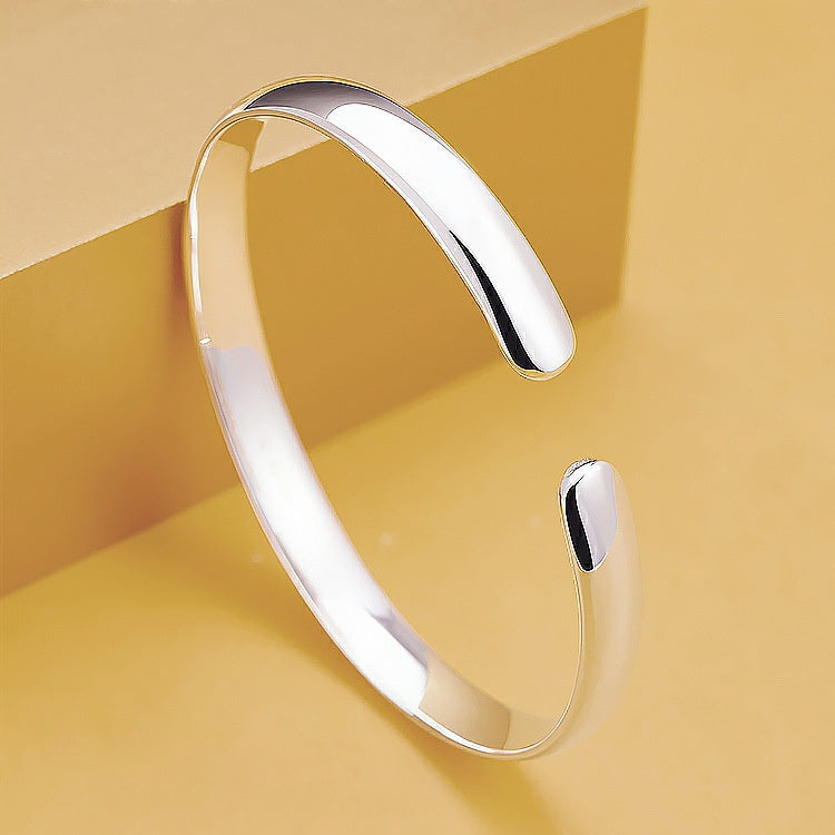 ✨ Bracelet argenté minimaliste – Élégance au quotidien