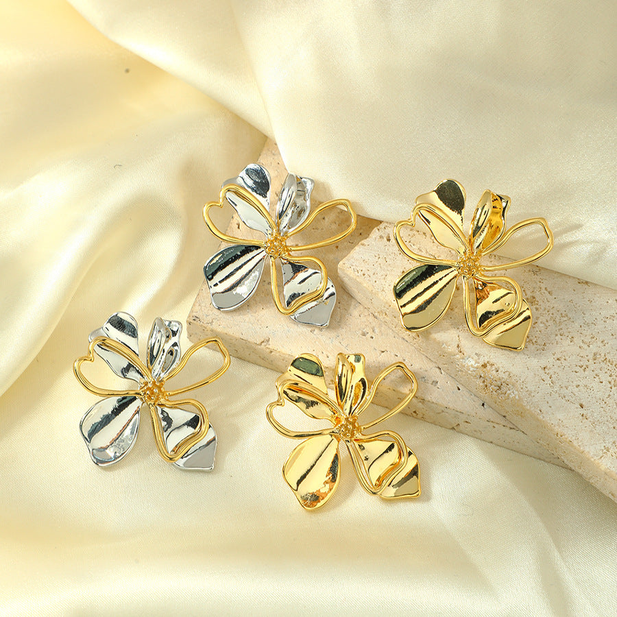 ✨Boucles d’oreilles vintage dorées en cuivre 18K – Fleur élégante✨