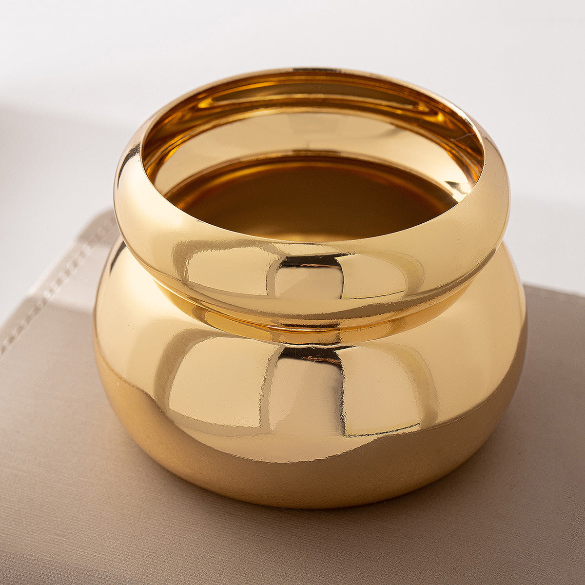 ✨ Bracelet Manchette Doré Glamour – Élégance Audacieuse pour Soirées ✨
