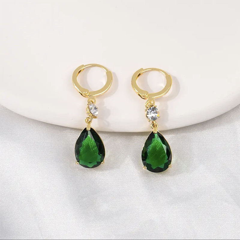 ✨ Boucles d’Oreilles Goutte Émeraude Élégance – Alliage Doré