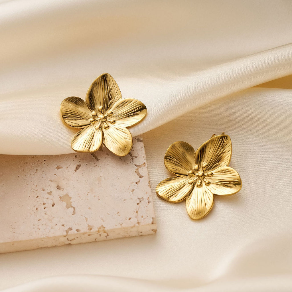 ✨Boucles d’oreilles fleur acier titane doré – élégance intemporelle✨