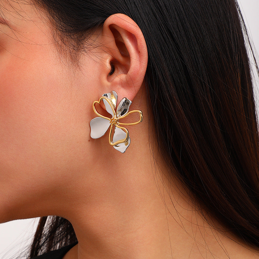 ✨Boucles d’oreilles vintage dorées en cuivre 18K – Fleur élégante✨