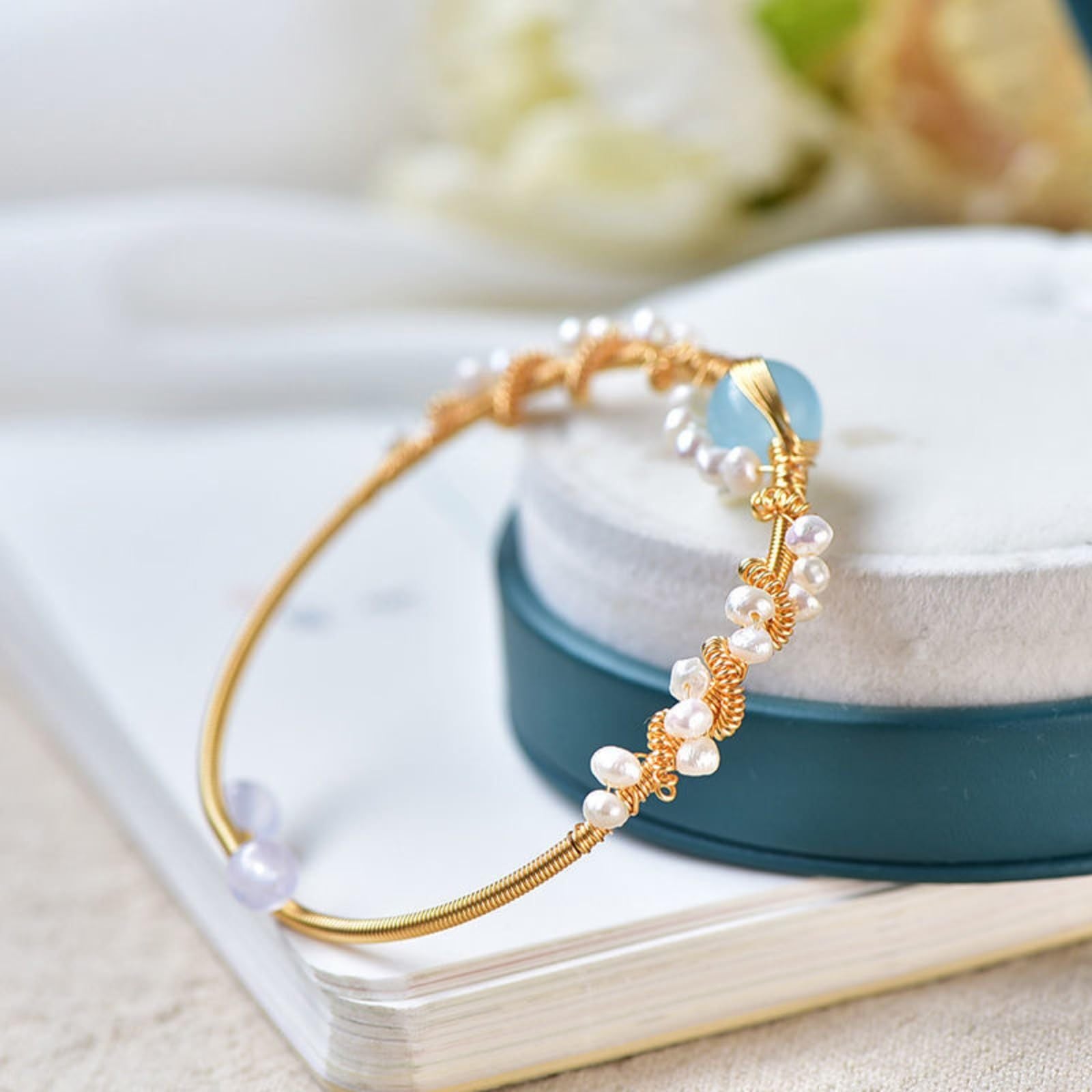 ✨ Bracelet Vintage Perles & Dorure – Élégance Intemporelle ✨