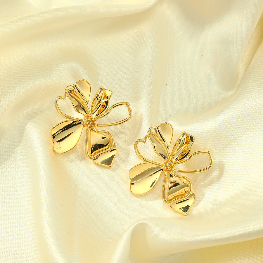 ✨Boucles d’oreilles vintage dorées en cuivre 18K – Fleur élégante✨