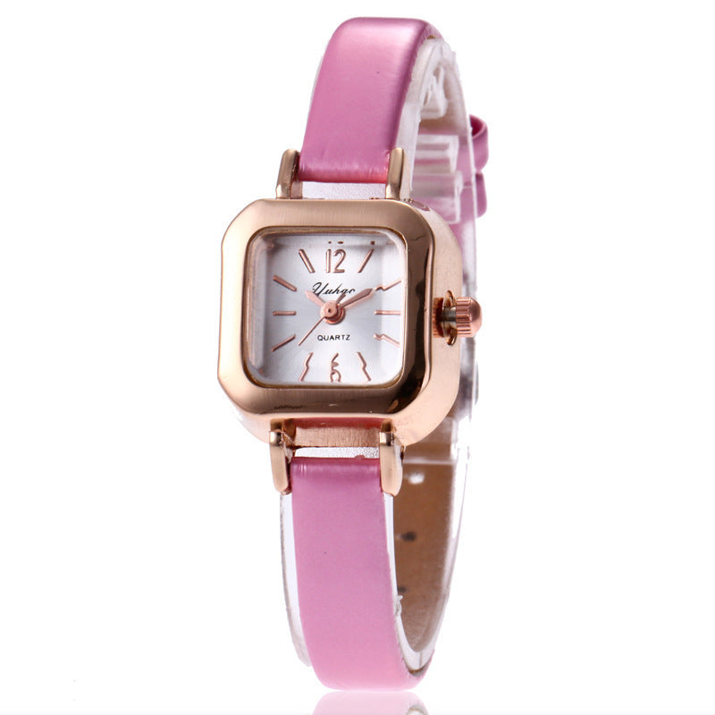 ✨ Montre Femme Élégante au Style Rétro – Bracelet Fin & Cadran Carré Chic